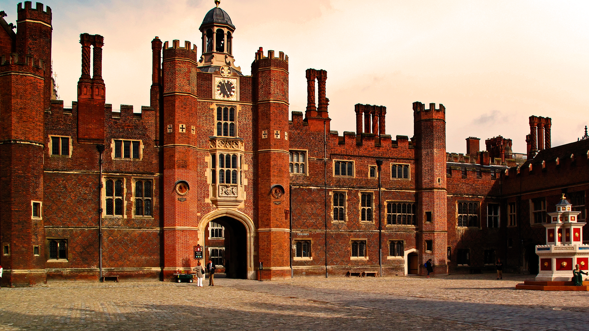 Hampton Court Palace: 500 years